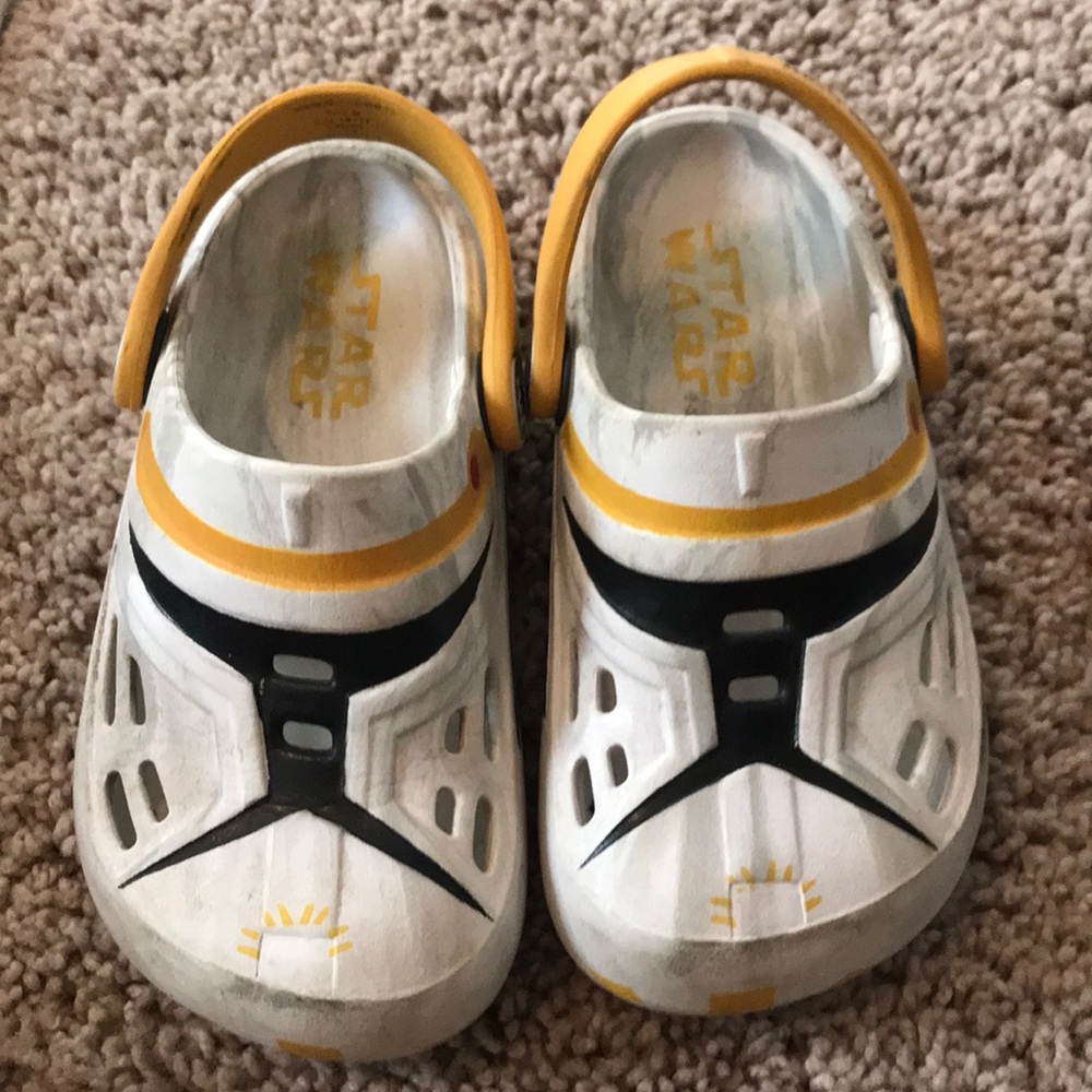 Star Wars crocs Sz 10/11